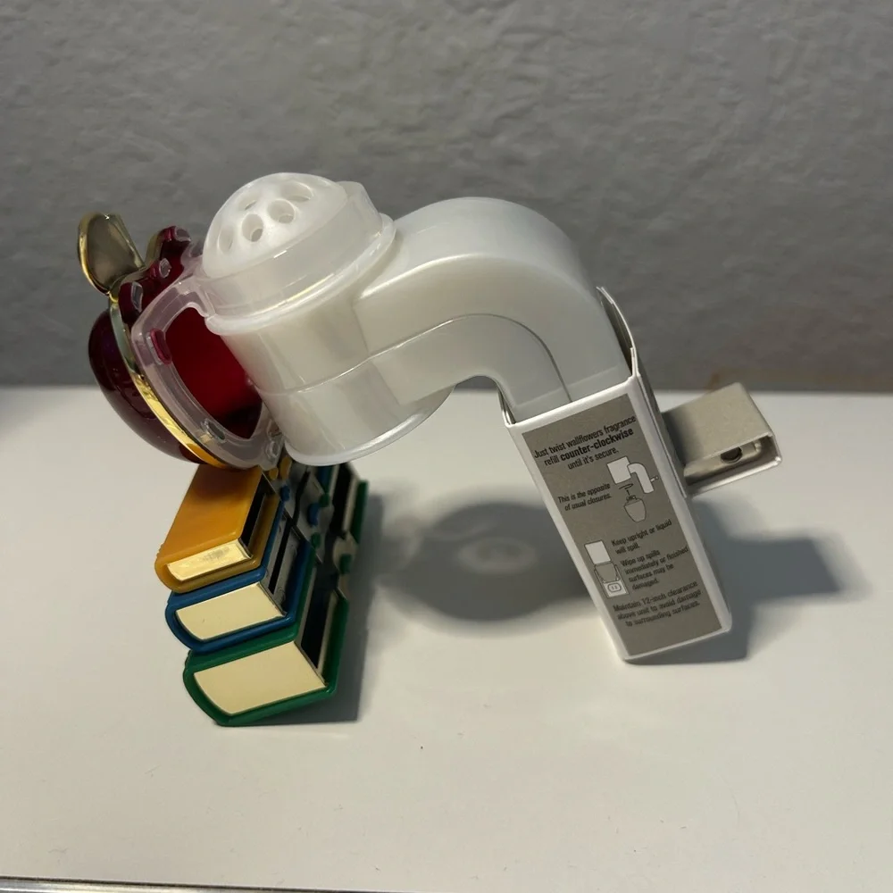 Bath & Body Works APPLE & BOOKS, SCHOOL Night Light Wallflower Plug-In Holder🍎